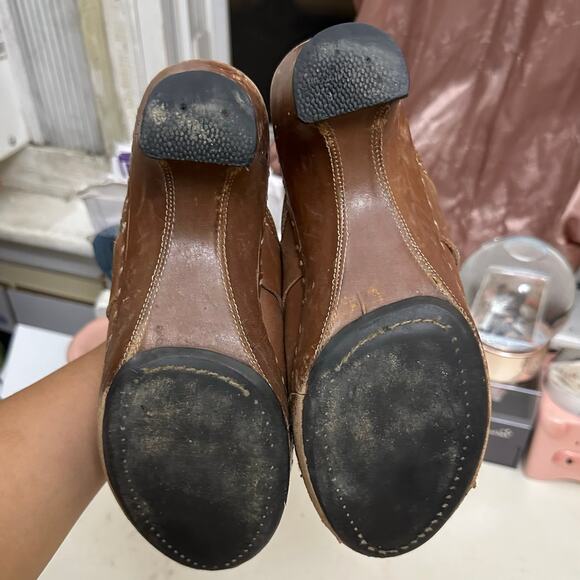 Frye Women’s Charlotte Ring Brown Distressed Heeled Clogs Mule Shoes Size 6 M - Picture 8 of 15
